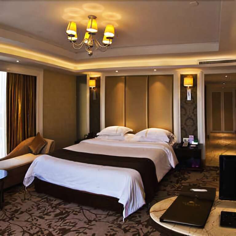 Чжаоцин: Jinlong International Hotel