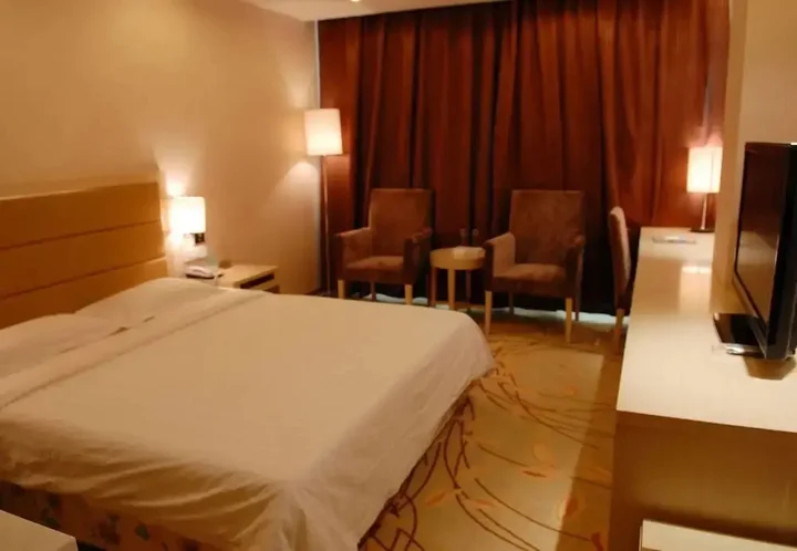 Иньчуань: Century Hotel