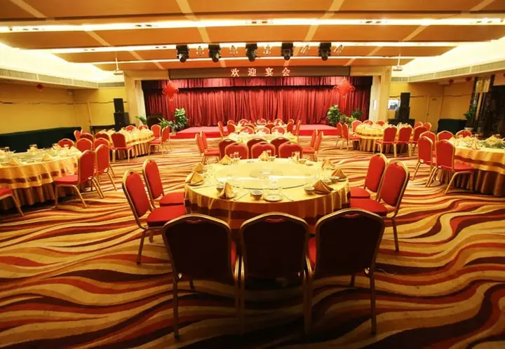 Иньчуань: Century Hotel