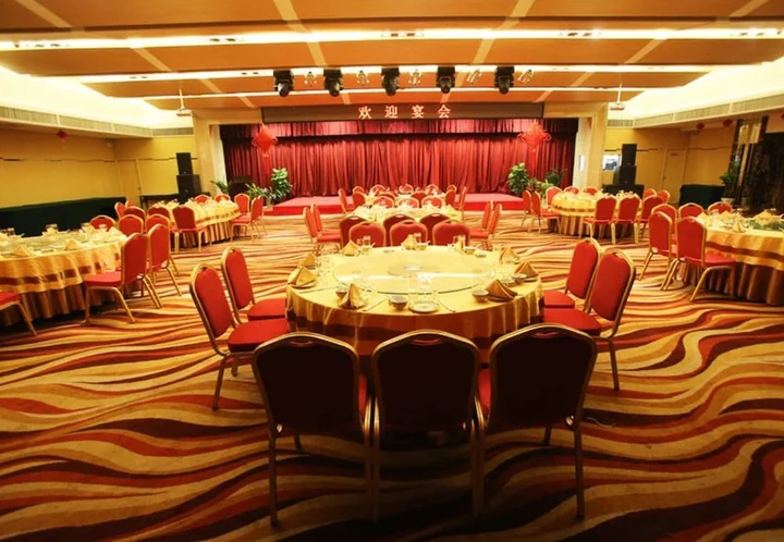 Иньчуань: Century Hotel