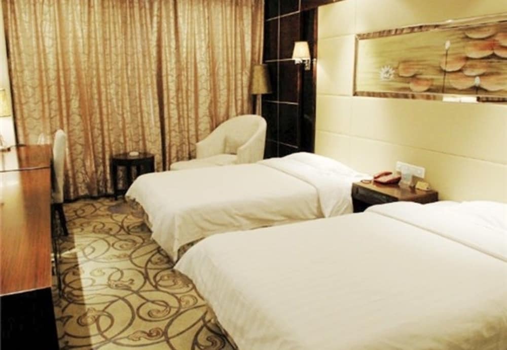 Иньчуань: Century Hotel