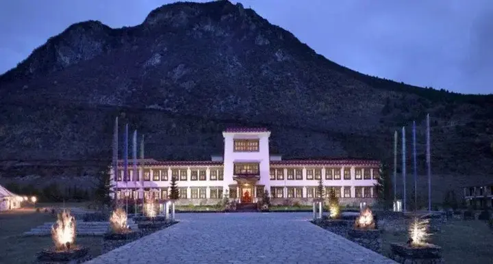 Шангри-Ла: Gyalthang Dzong Hotel