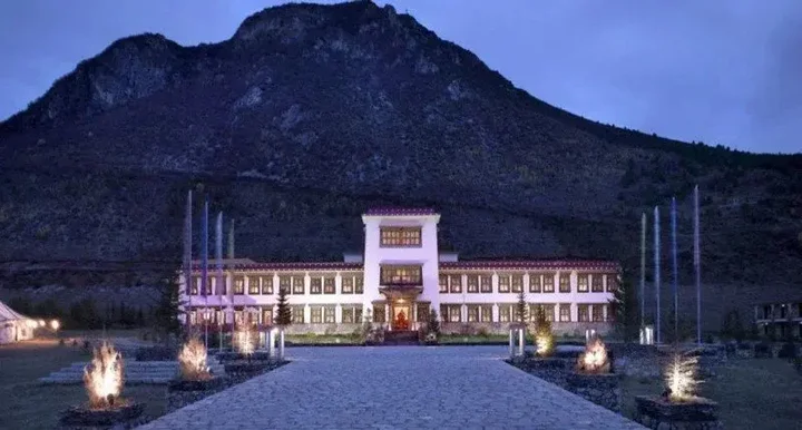 Шангри-Ла: Gyalthang Dzong Hotel