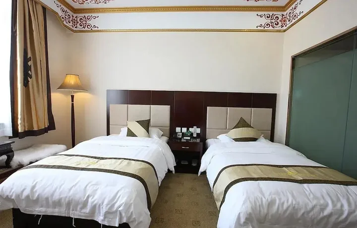 Шангри-Ла: Zhaxidele Hotel