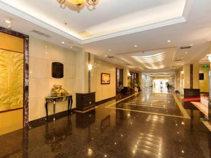 Хэфэй: Grand Hotel Overseas Traders Club