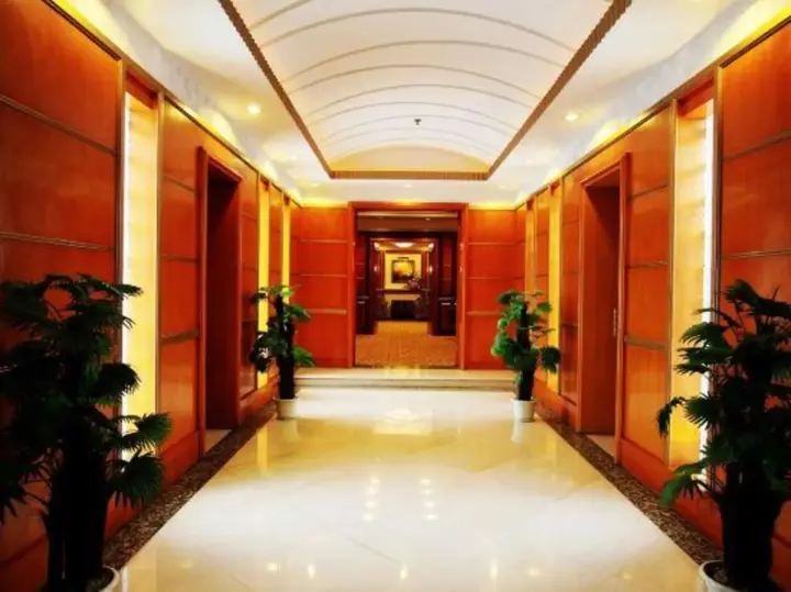 Хэфэй: Grand Hotel Overseas Traders Club
