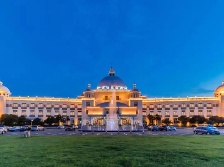 Хэфэй: Grand Hotel Overseas Traders Club