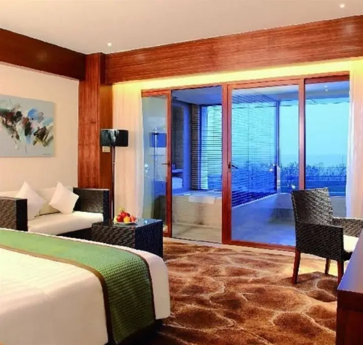 Уси: Sainty Lakeside Hotel