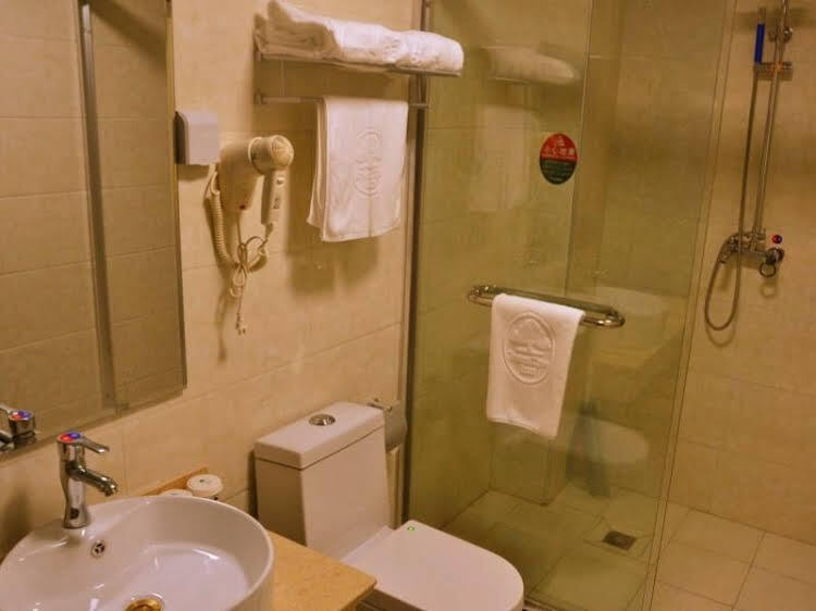 Цзинин: Motel168 East Jing Xuan Road Inn