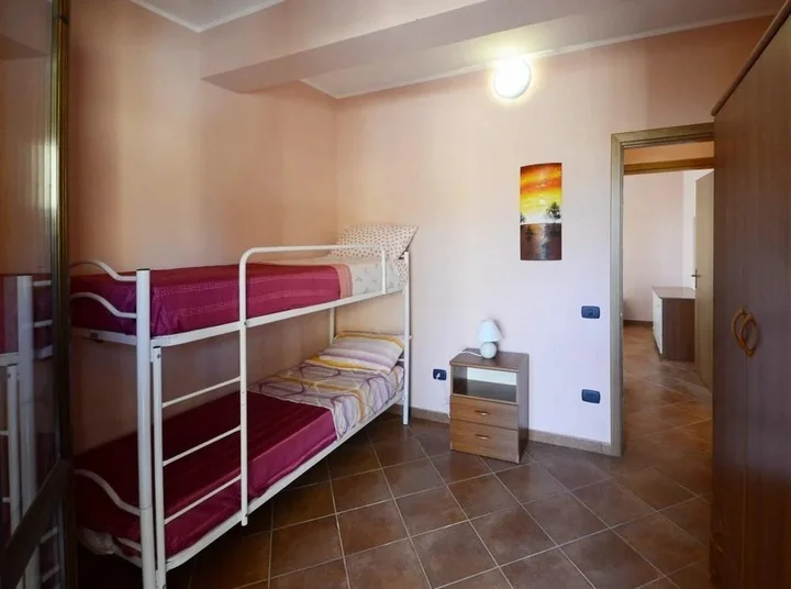 Линьи: Labour Building Commercial Hotel