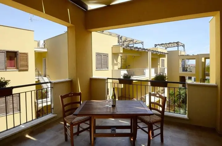 Линьи: Labour Building Commercial Hotel