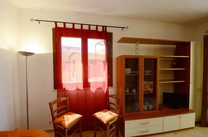 Линьи: Labour Building Commercial Hotel