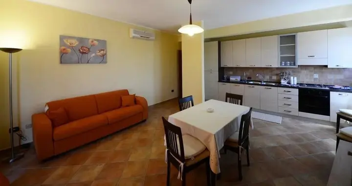 Линьи: Labour Building Commercial Hotel