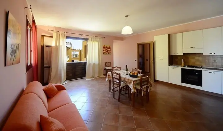 Линьи: Labour Building Commercial Hotel
