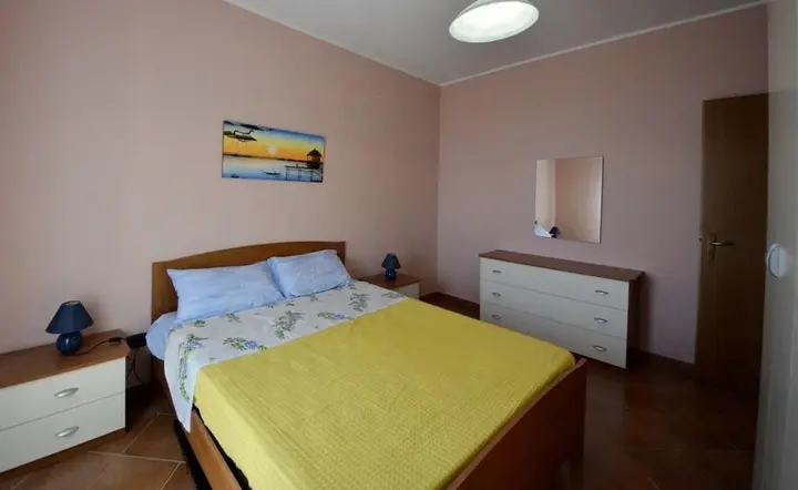 Линьи: Labour Building Commercial Hotel