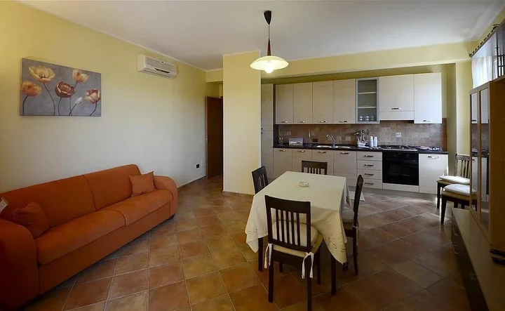 Линьи: Labour Building Commercial Hotel