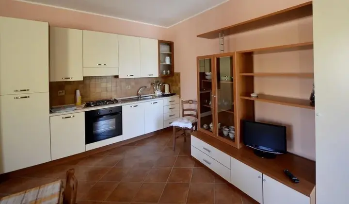 Линьи: Labour Building Commercial Hotel