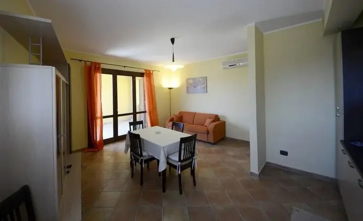 Линьи: Labour Building Commercial Hotel