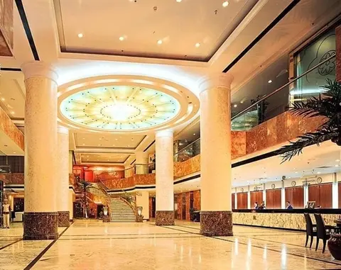Гуйлинь: Thank Inn Hotel Guangxi Guilin High-Speed Railway North Station Plaza