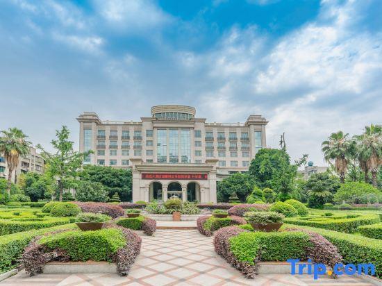 Дэян: Xiyuan Hotel