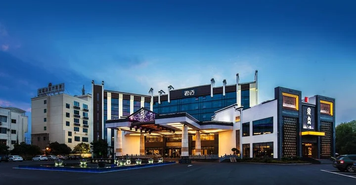 Хуаншань: Media Tourism And Business