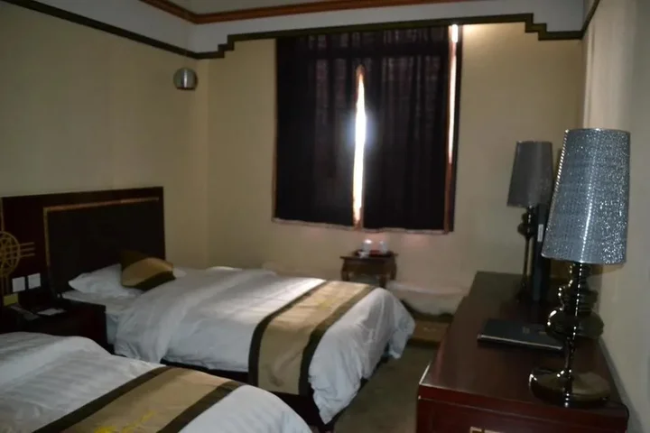 Шангри-Ла: Zhaxidele Hotel