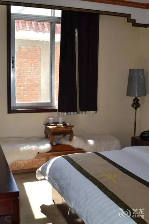 Шангри-Ла: Zhaxidele Hotel