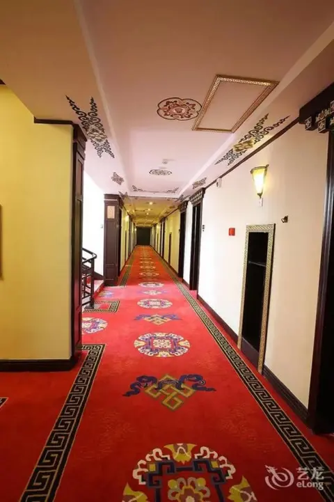 Шангри-Ла: Zhaxidele Hotel