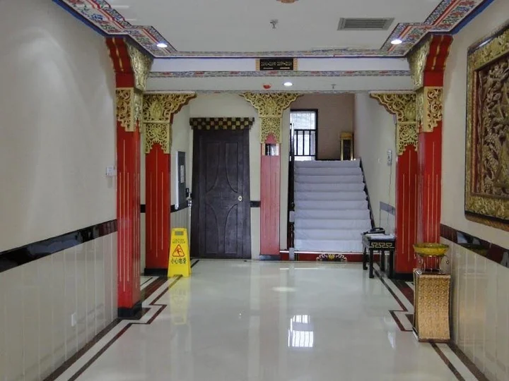 Шангри-Ла: Zhaxidele Hotel