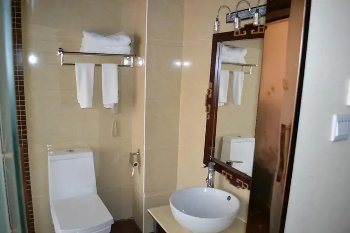 Шангри-Ла: Zhaxidele Hotel
