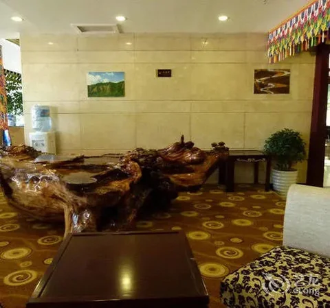 Шангри-Ла: Zhaxidele Hotel