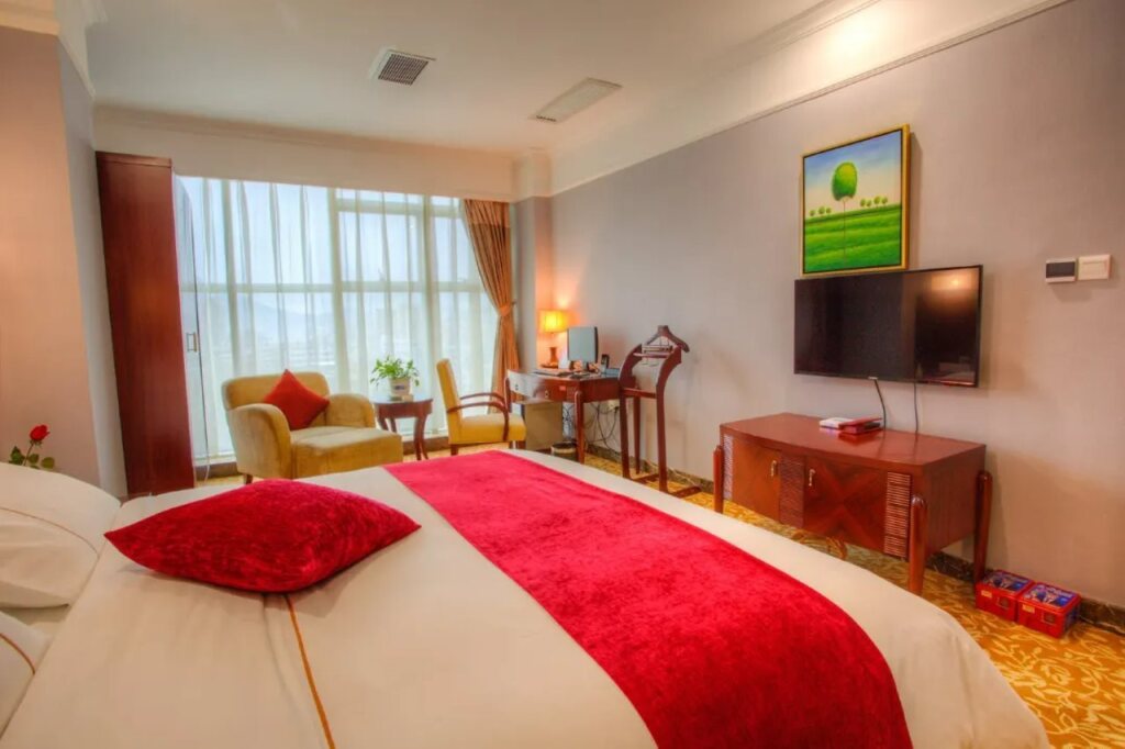 Шаогуань: Yishan Business Hotel
