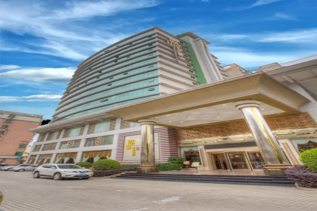 Шаогуань: Yishan Business Hotel