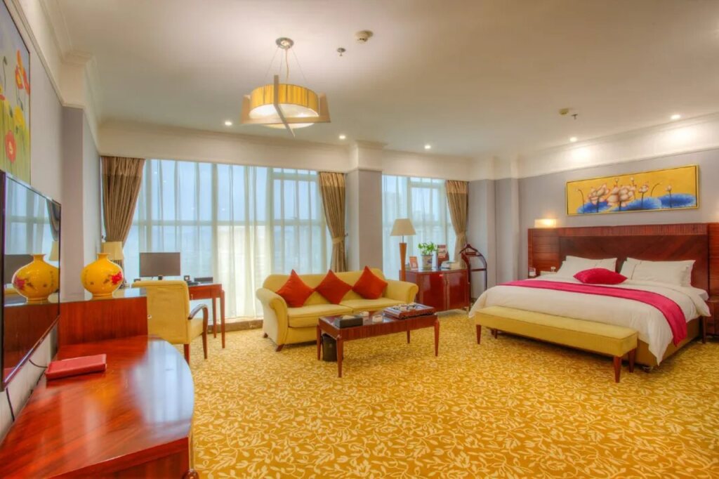 Шаогуань: Yishan Business Hotel