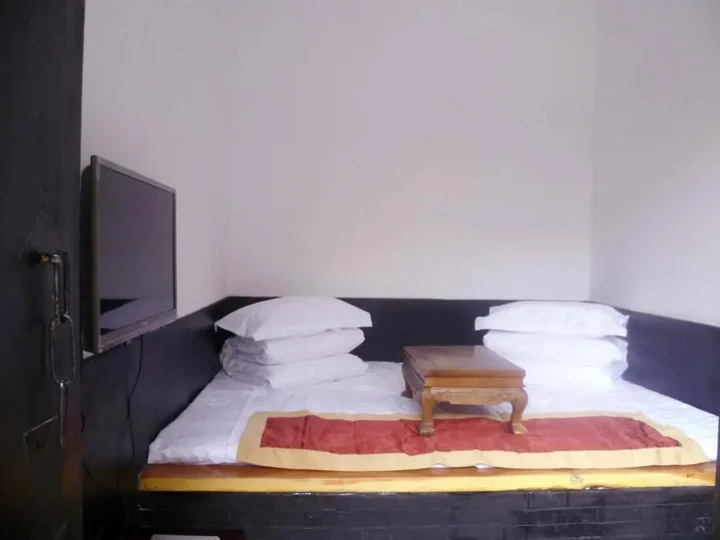 Цзиньчжун: Jin Zhong Qixian Dan Feng Ge Hotel