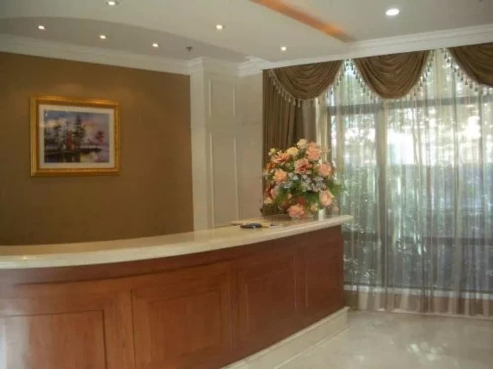 Харбин: BaiJiaCheng Business Hotel