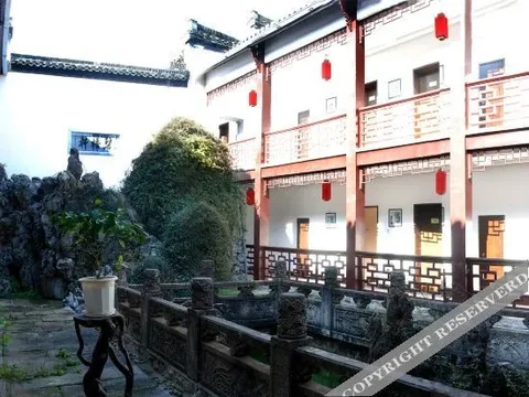 Хуаншань: 黄山心族之旅酒店