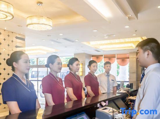 Гуйлинь: Golden Dragon Airlines Grand Hotel