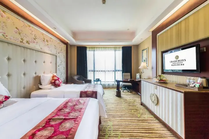 Чунцин: River & Holiday Hotel