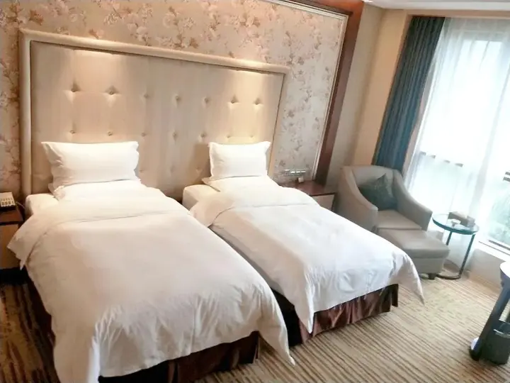 Чунцин: River & Holiday Hotel