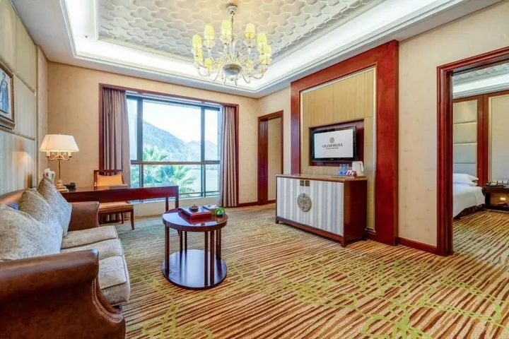 Чунцин: River & Holiday Hotel