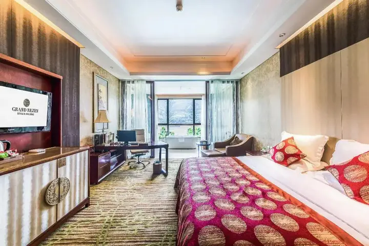 Чунцин: River & Holiday Hotel