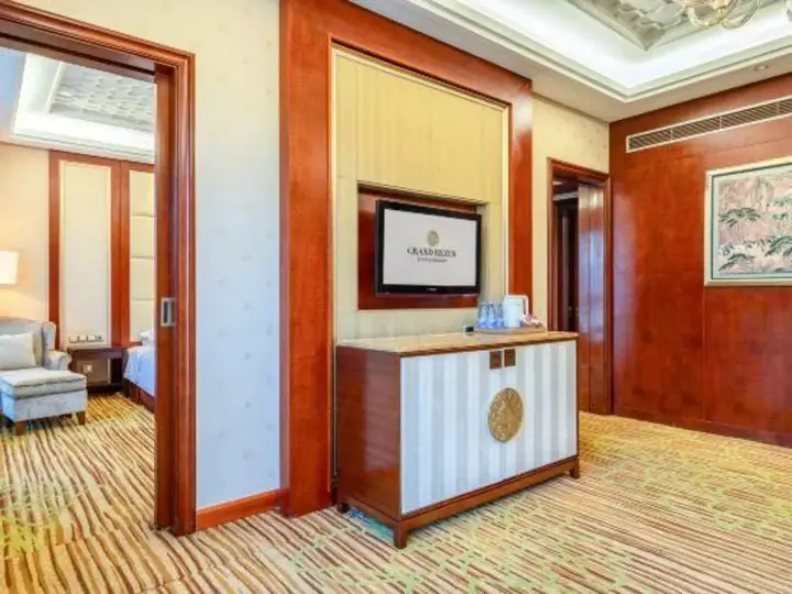 Чунцин: River & Holiday Hotel