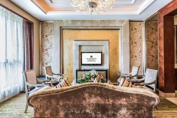 Чунцин: River & Holiday Hotel