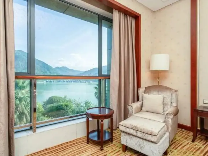 Чунцин: River & Holiday Hotel