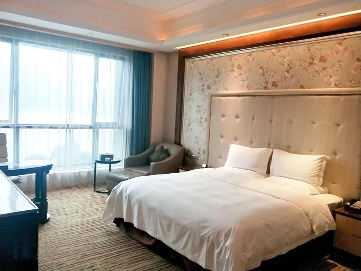 Чунцин: River & Holiday Hotel