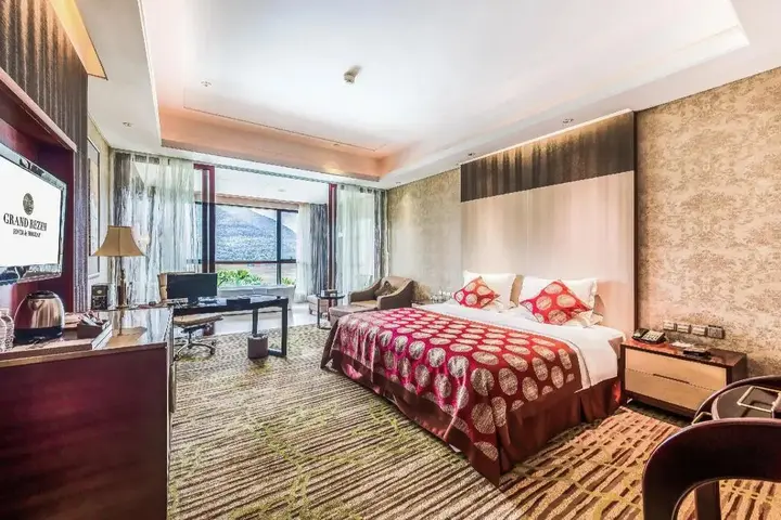 Чунцин: River & Holiday Hotel