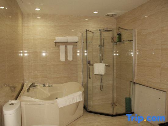 Синин: Victory Hotel