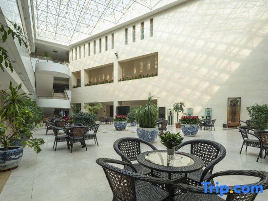 Синин: Victory Hotel