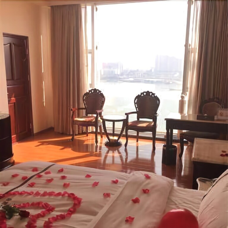 Чжаоцин: Jinpeng Patton Hotel